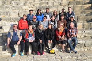 Gruppenfoto Zypern-Exkursion 2016, antikes Theater von Kourion