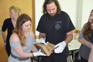 Übung Handschriften Sebastian Watta mit Studenten