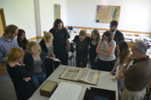 Übung Handschriften Sebastian Watta mit Studenten