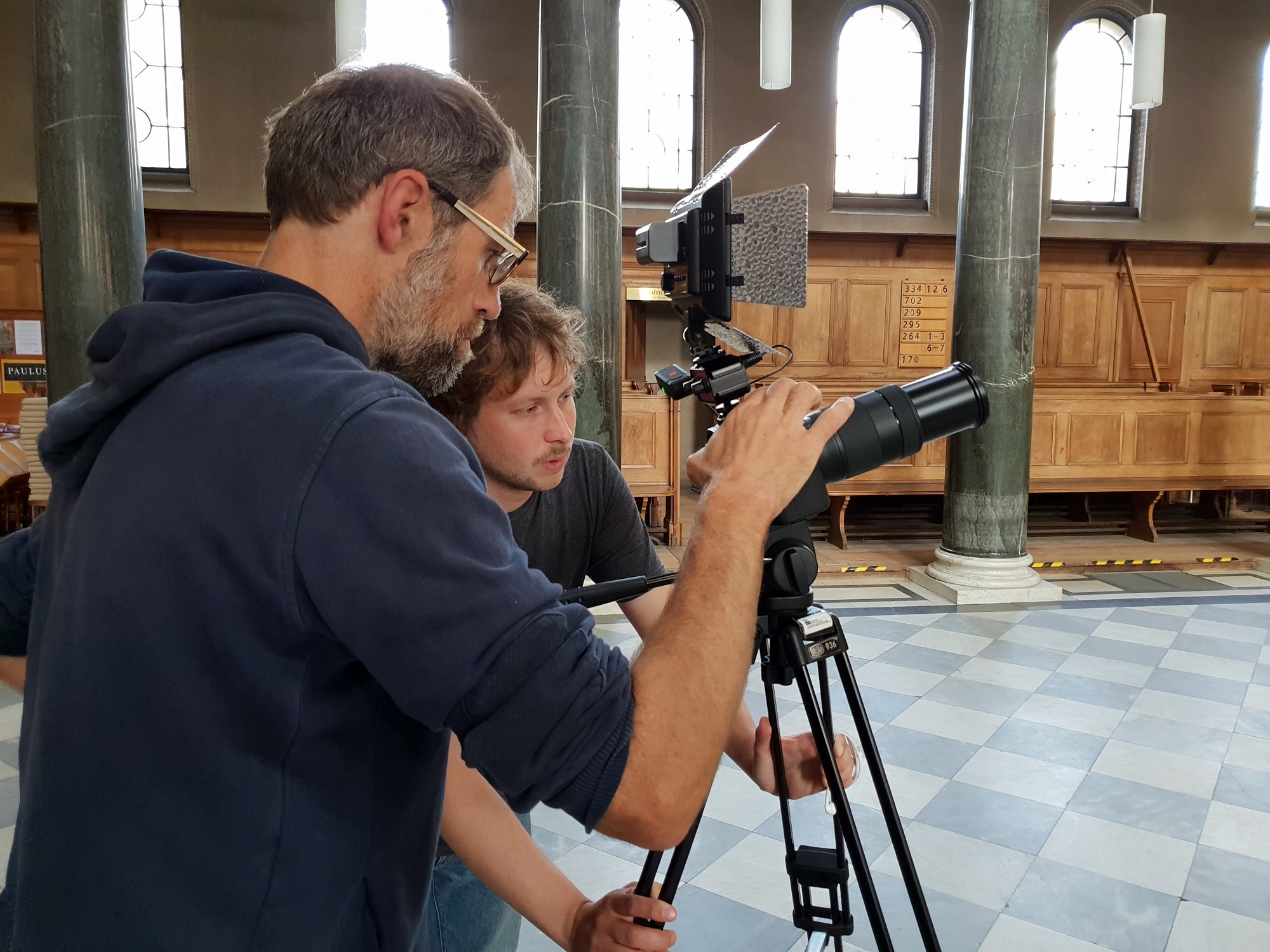 Falk Nicol und Florian Gurt (ILI) beim Dreh in der Friedenskirche in Potsdam (Foto: Ute Verstegen).