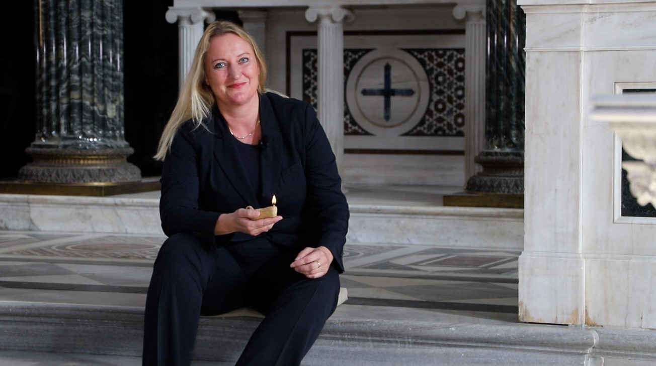 Ute Verstegen beim Dreh in der Friedenskirche in Potsdam (Foto: Falk Nicol).