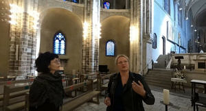 Köln, St.Gereon, Innenraum des Oktogons, Standbild aus einem 360-Grad-Video mit den Wissenschaftlerinnen Prof. Ute Verstegen und Lara Mührenberg
