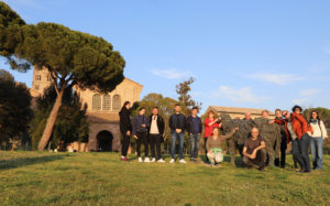 Ravenna-Exkursion 2022, Gruppenfoto vor San Appolinare in Classe